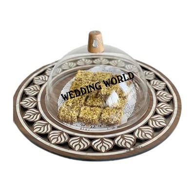 Dřevěný tác s kulatým skleněným krytem